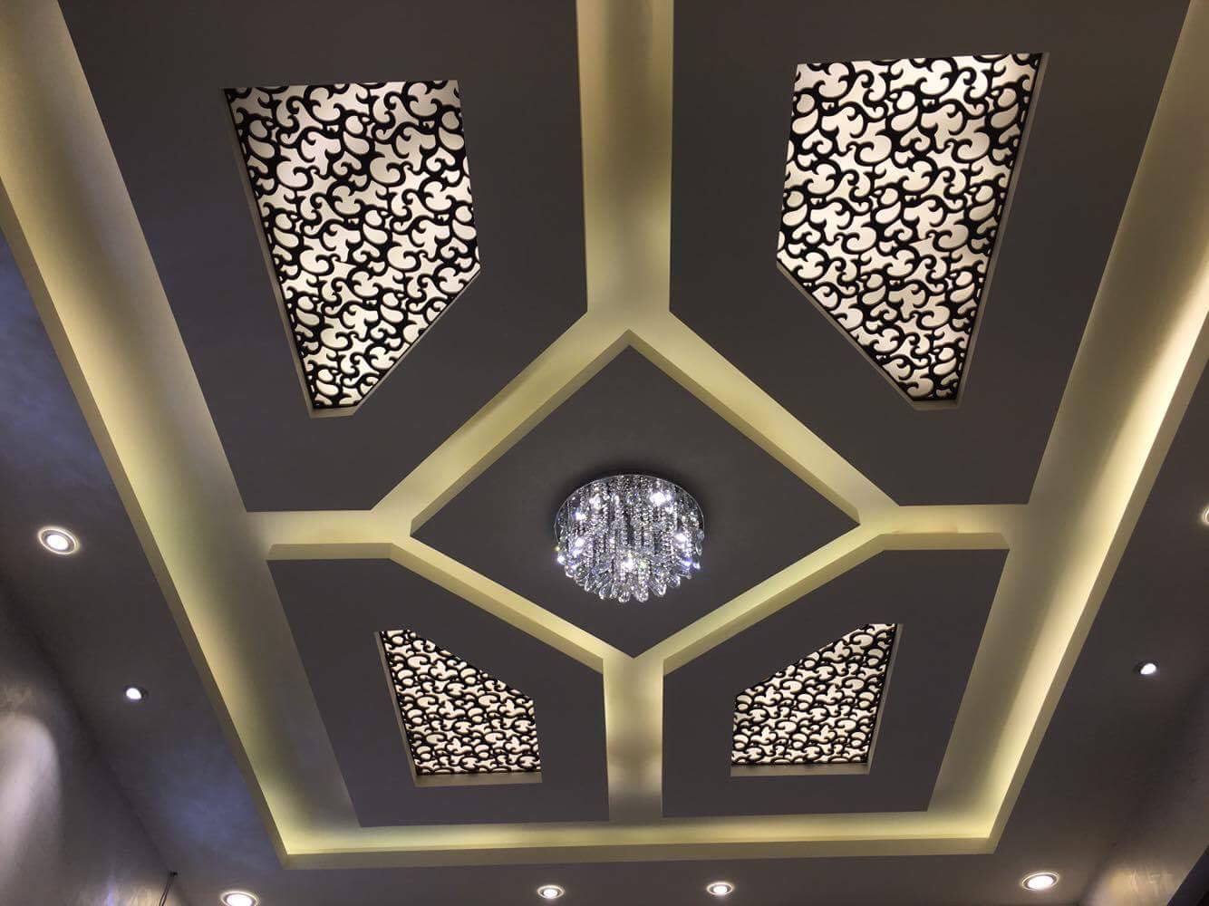 Decorative Ceiling Trends for Dubai Offices in 2026