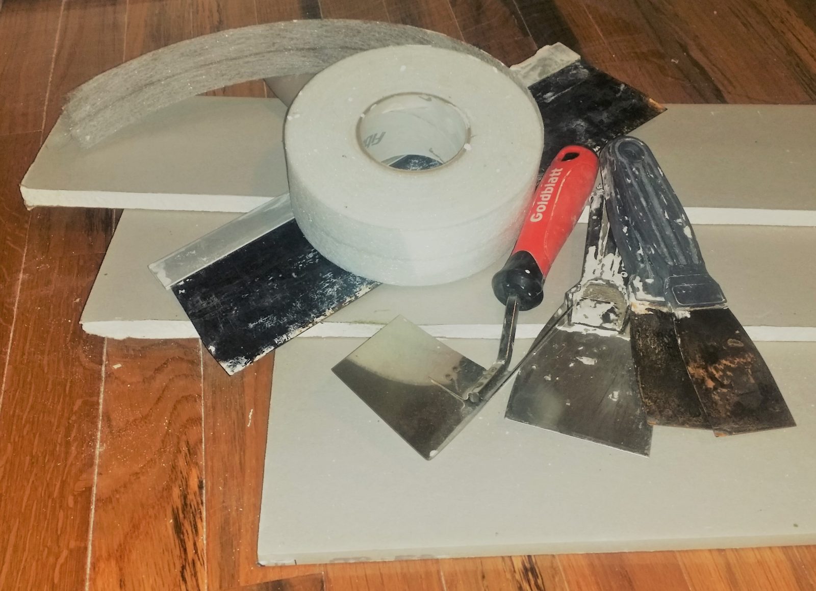 Gypsum Board vs Traditional Plaster: Which Is Better for UAE Construction?